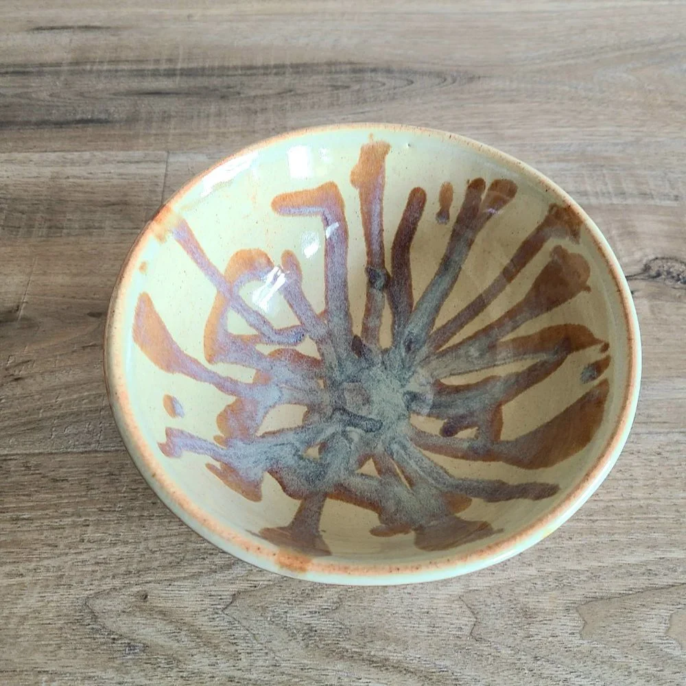 Hand made ceramic bowl. Signed by artist. - Picture 4 of 7